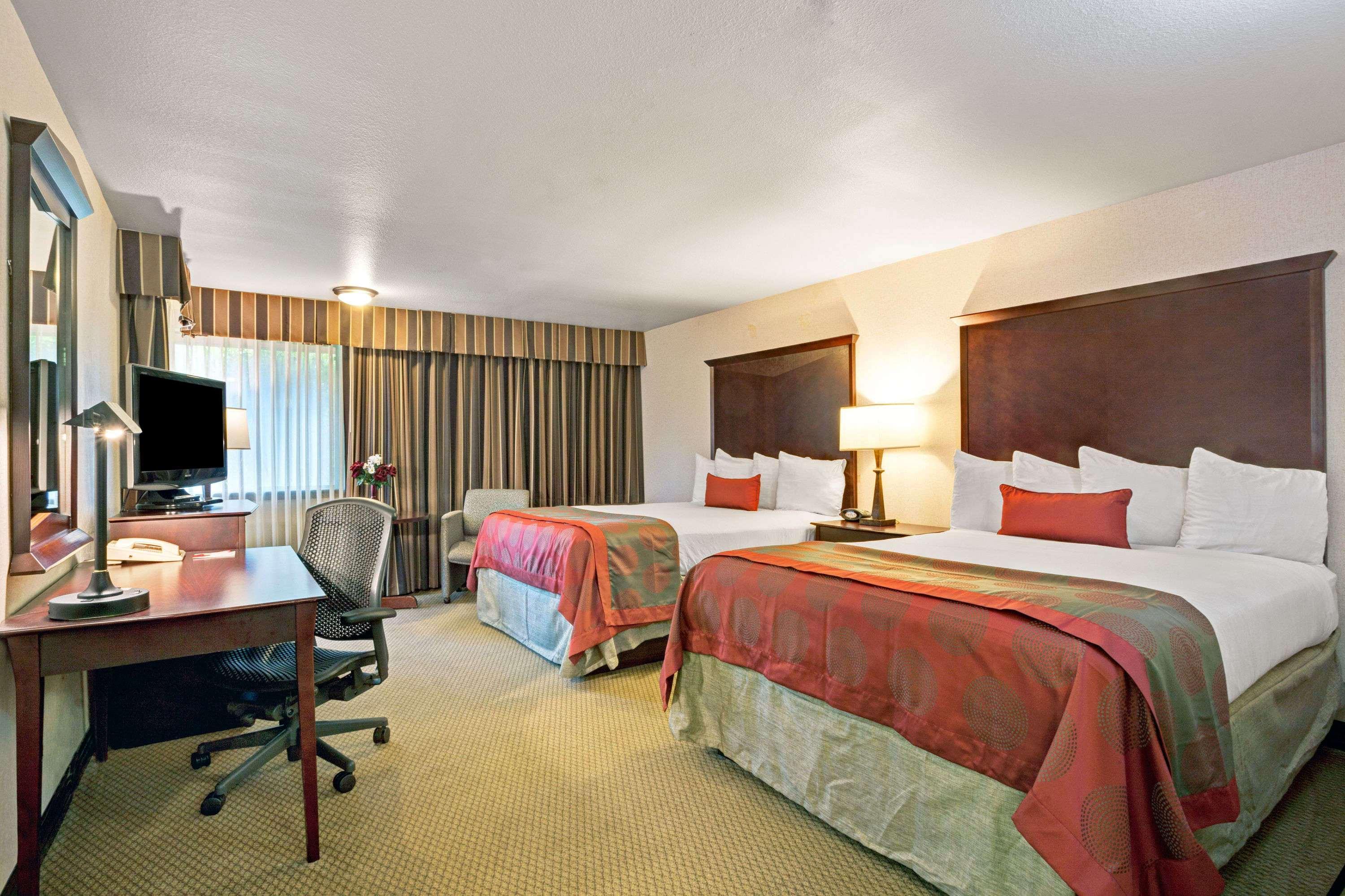 Hotel Ramada By Wyndham Tukwila Southcenter Exterior foto