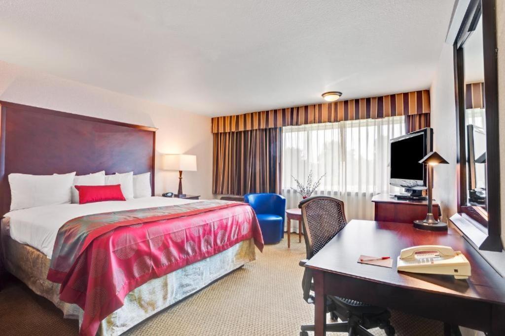 Hotel Ramada By Wyndham Tukwila Southcenter Exterior foto